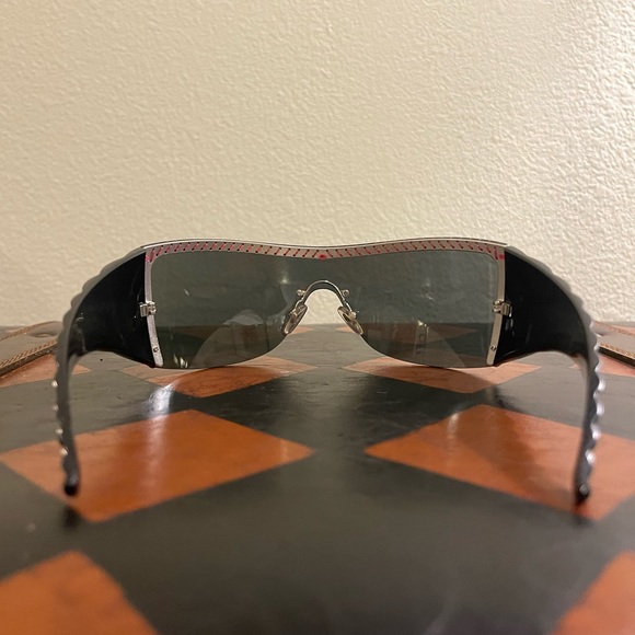 Vogue Black and Burgundy Sunglasses w/o case - Picture 6 of 7